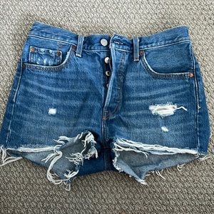 Levi’s jean shorts size 28